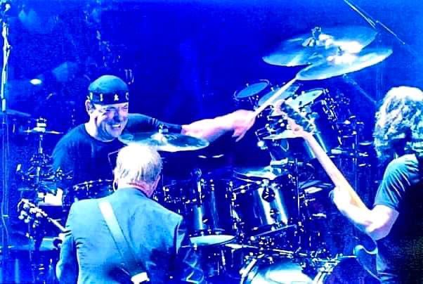vivien2112's tweet image. He’s got a road map of Jupiter 
A radar fix on the stars
All along the highway
She’s got a liquid crystal compass
A picture book of the rivers
Under the Sahara…
…Were only at home when we’re on the run
On the run…🎲
#RipNeilPeart 
Happy WW #RushFamily