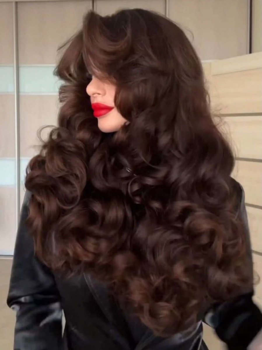 حرفيا إذا حطيتيه تصيرين شعر اسد ! يخرع يعطيك ڤوليوم مو طبيعي اهم شي استخدميه وشعرك مبلول واستشوري واستمتعي بالفيليوم🥹✨