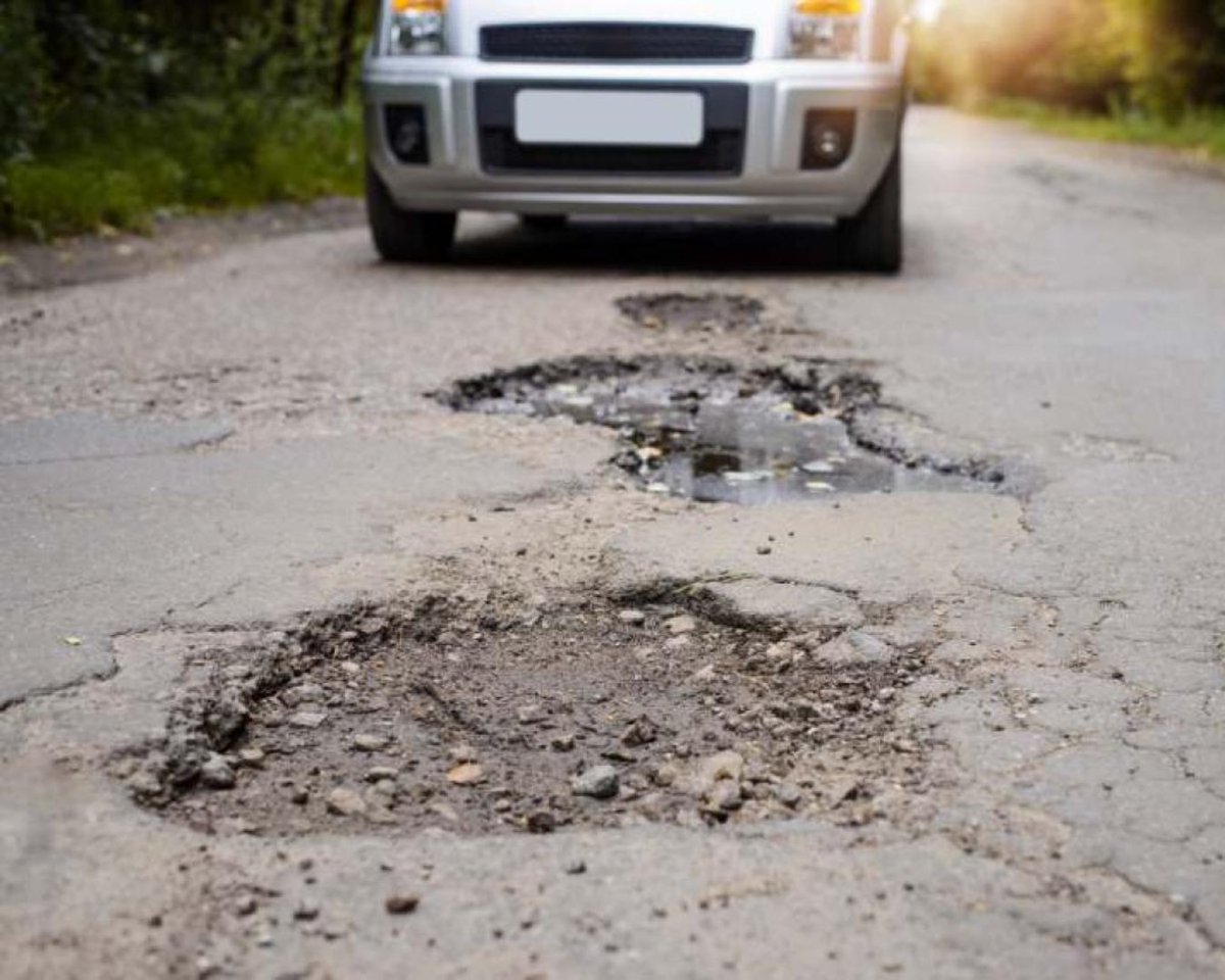 Driving over a deep pothole, even at a low speed, can damage various parts of your car. If that happens, here's how you can make a claim 🚘✅brnw.ch/21wQ169