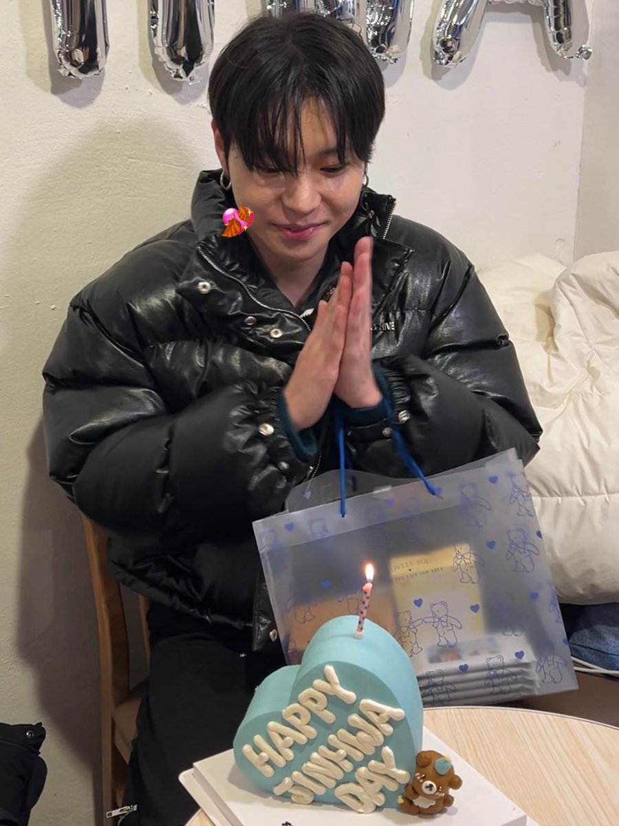 __961004__'s tweet photo. 지나군 생일축하드려요 🎂
슈슈랑 행복한 생일 되셧길 바라며,,♡ https://t.co/RilZxXbHaj