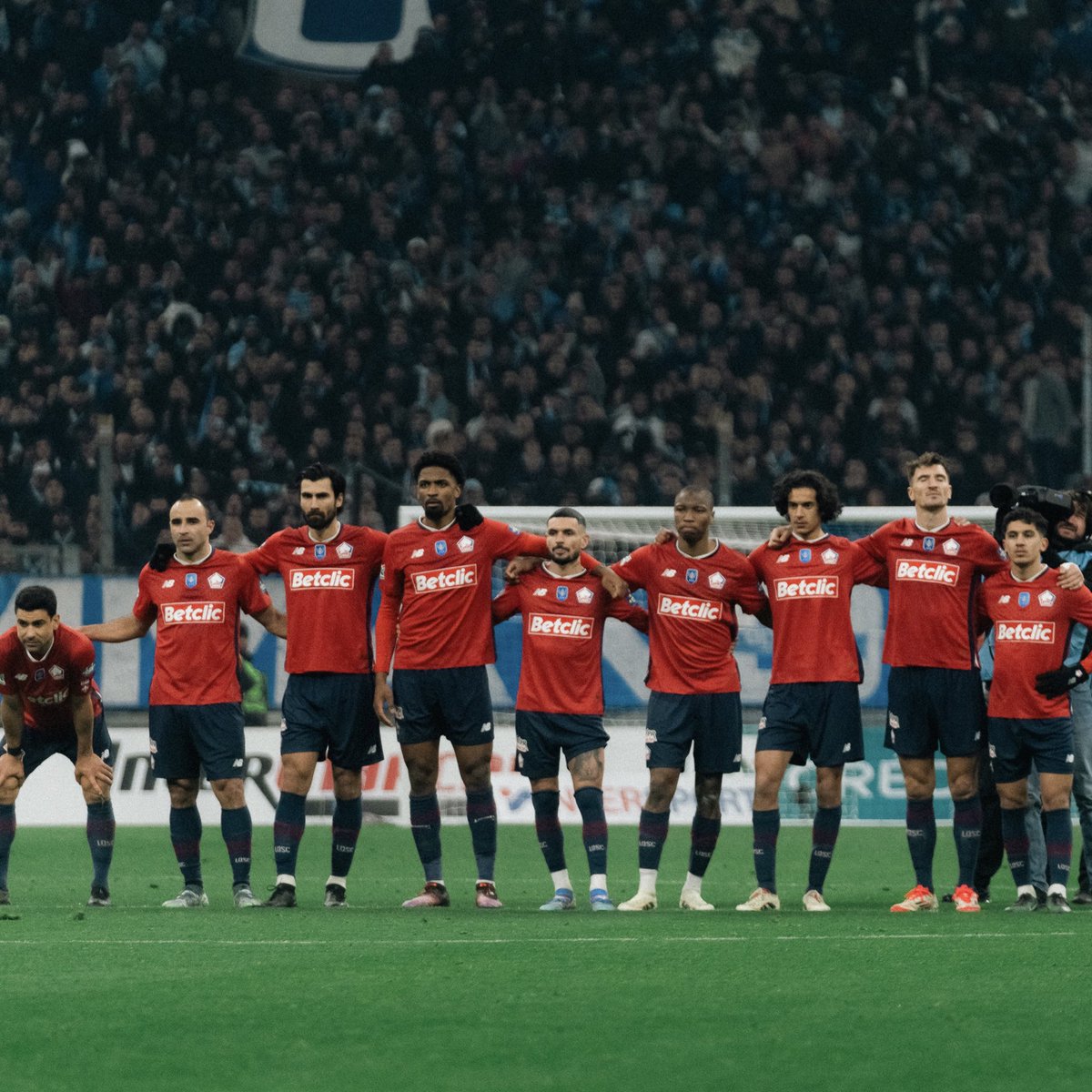 aftgomes's tweet image. Images d’une grande soirée 🎞️ Cette ÉQUIPE 🔥
Huitièmes de finale de la Coupe de France 🔜 @losclive 🔴⚪️
•
Registos de uma grande noite 🎞️ Esta EQUIPA 🔥
Oitavos de final da Taça de França 🔜
#LesDogues