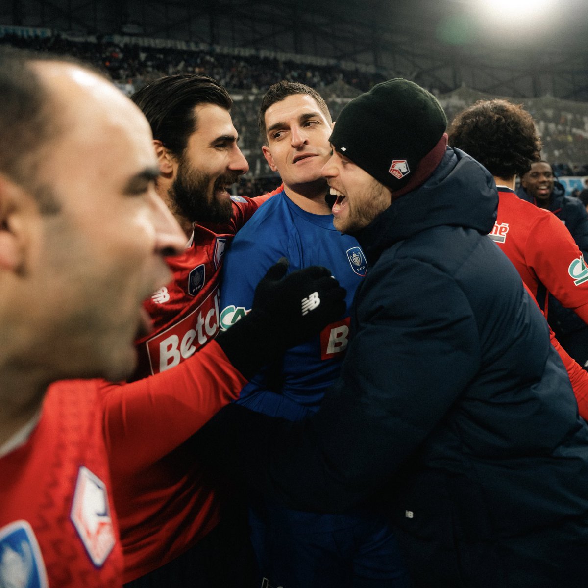 aftgomes's tweet image. Images d’une grande soirée 🎞️ Cette ÉQUIPE 🔥
Huitièmes de finale de la Coupe de France 🔜 @losclive 🔴⚪️
•
Registos de uma grande noite 🎞️ Esta EQUIPA 🔥
Oitavos de final da Taça de França 🔜
#LesDogues