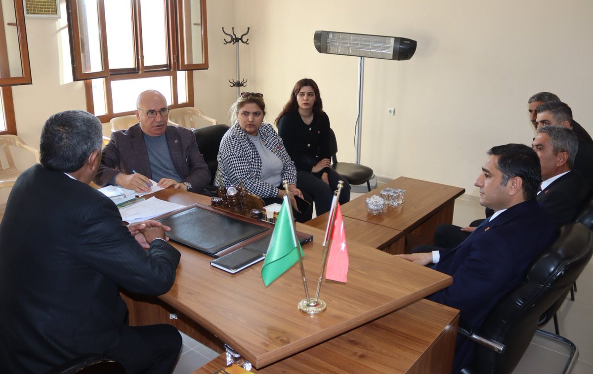 karadagferhatt's tweet photo. Milletvekilimiz Sayın Mahmut Tanal , İl yöneticimiz Selami Şahin, İlçe Başkanımız Yusuf Çağra, İl kadın kolları bşk. Şükran Güzel Zent ve CHP Ceylanpınar İlçe kadın kolları bşk. Yasemin Bulut'la,
Ceylanpınar Ziraat Odası başkanlığını edip, Ceylanpınar ilçemizin tarım alanında yaşadığı sorun ve eksiklikleri konuşup, çözüm önerilerimizi sunduk.
İlgi ve alakalarından dolayı oda başkanı Sinan Keskin ve yönetimine teşekkür ediyoruz.

#sanlıurfa #Ceylanpınar

@MTanal @selamisahinchp @cagraYusufCHP @GuzelZent