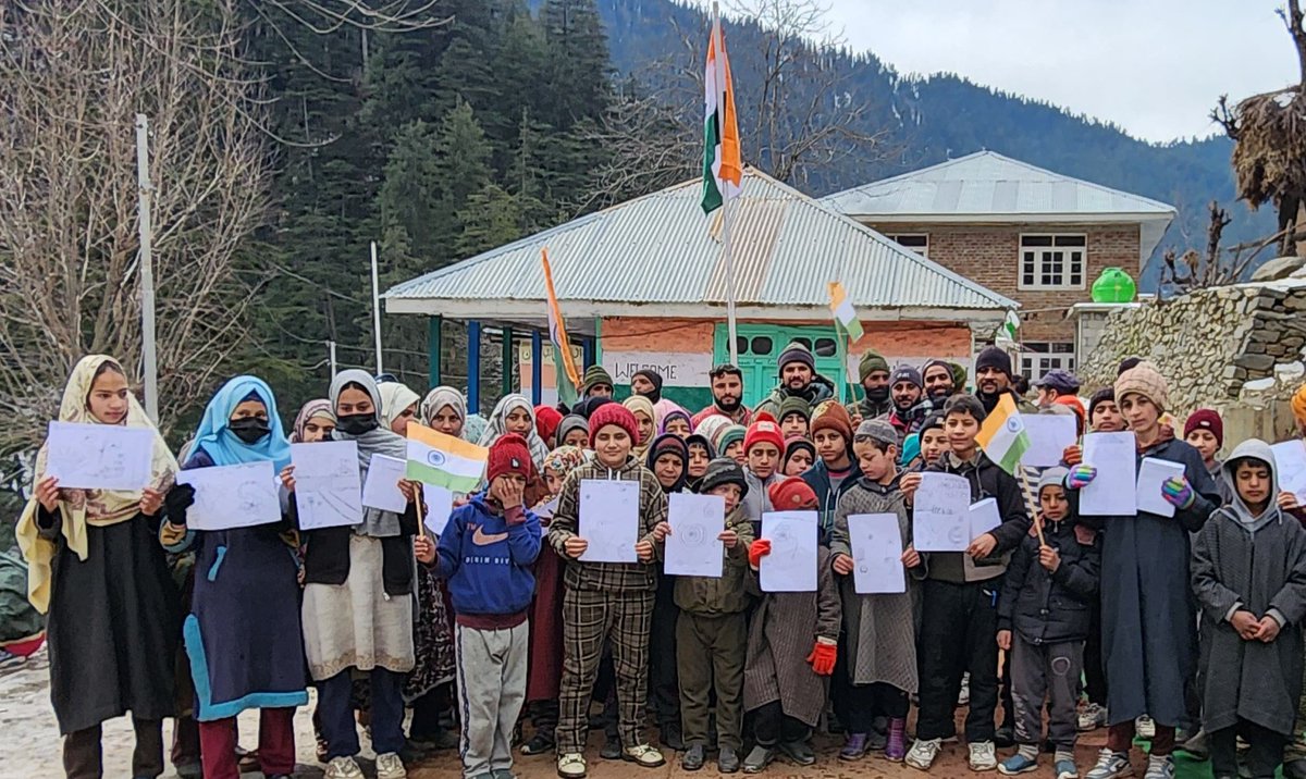 Sentinelofkeran's tweet photo. Proud celebrations of #IndianArmy Day by #Sentinelsofkeran at  Kundian on #15January! Local students showcased their talents through vibrant performances and heartfelt tributes to the #IndiaArmyday .A day of patriotism, pride, and inspiration! 🇮🇳 #IndianArmyDay #KeranKundian" https://t.co/7uNP9IysXq