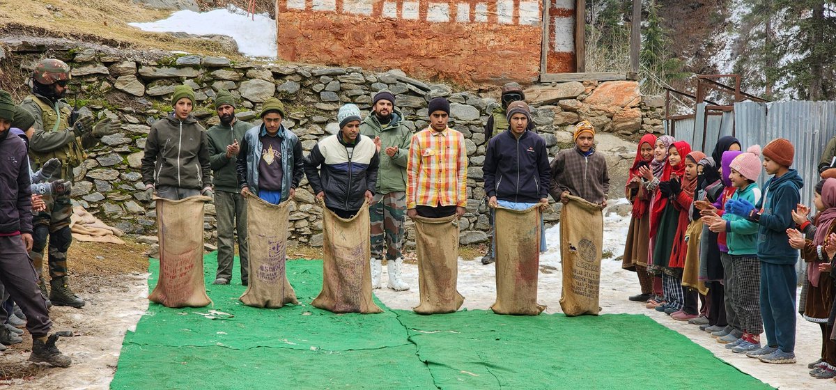 Sentinelofkeran's tweet photo. Proud celebrations of #IndianArmy Day by #Sentinelsofkeran at  Kundian on #15January! Local students showcased their talents through vibrant performances and heartfelt tributes to the #IndiaArmyday .A day of patriotism, pride, and inspiration! 🇮🇳 #IndianArmyDay #KeranKundian" https://t.co/7uNP9IysXq