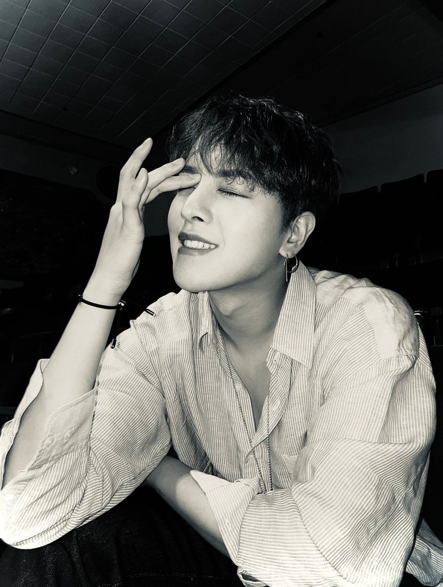 RAVNRchiVeMomen's tweet photo. Sweet Moment with @pls9ravn #RAVN 
#RVCOLLECTIONS 

Ravn has a lot of artistic talent.

#RV #레이븐 #김영조 #レイブン. https://t.co/dcLkgW4ZNf