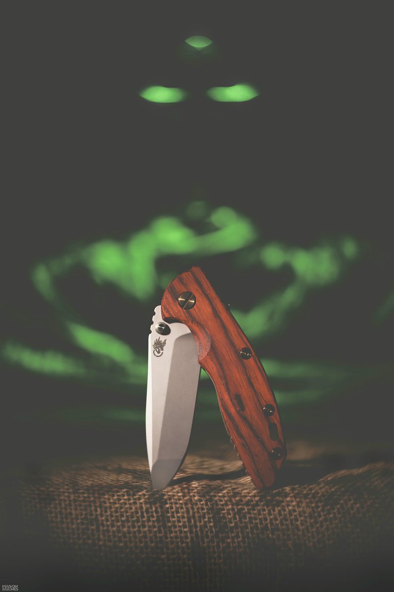 MasonBarnes1's tweet photo. Hinderer XM-18
#spantotuesday
#cocobolo
#hindererherd #hindererxm18 #beadblast #stainedglasscross #productphotography #stilllifephotography #knifephotography https://t.co/E1FZDsdDZR
