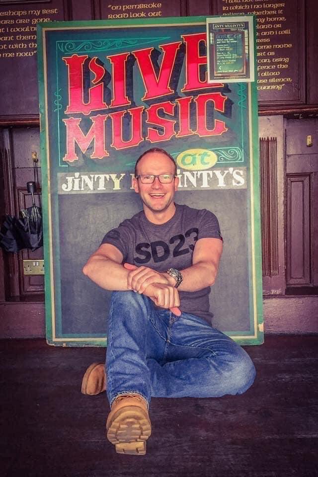 Wednesday 15th January and we have the fabulous Chris Suckle live tonight @ jintys 🎸🎤