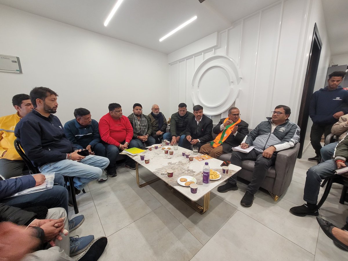 NirmalSinghBJP's tweet photo. #ShahdaraVidhanSabha के #Jhilmil मंडल के शक्तिकेंद्र प्रमुखों की संगठनात्मक बैठक ली और आगामी चुनावों की तैयारी का जायज़ा लिया। बैठक में कमज़ोर शक्तिकेंद्रों पर मेहनत करने के लिए कार्यकर्ताओं में काम भी बांटा। https://t.co/WSfYkkzF72