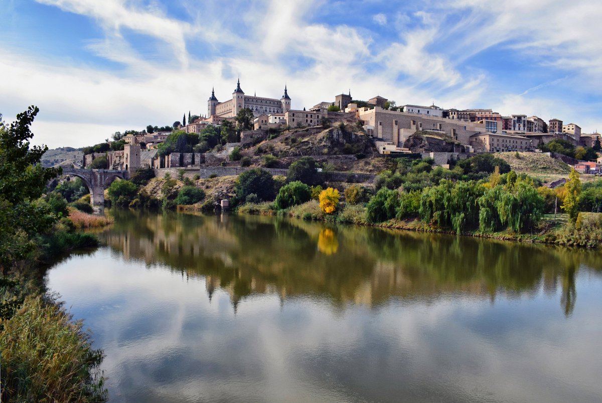 PartCastellano's tweet photo. 👉La ciudad de #Toledo fue capital en la Revolución de las Comunidades

❤️ Centro estratégico e ideológico del movimiento y hogar de Juan de Padilla y María Pacheco

🧵

📩 Te lo contamos en #EligeCastilla
https://t.co/xaSdoSYKqf

#comuneros https://t.co/00K6oItoA3