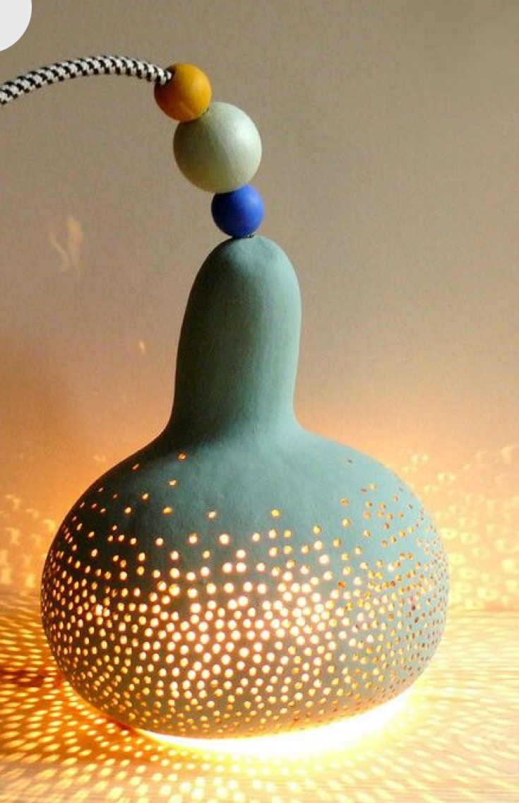 Кто там депрессует?
Или давно хотел попробовать себя в ремесленничестве?
Продаю сущенные тыквы из которых я делал светильники и плафоны.
По 300 сом.