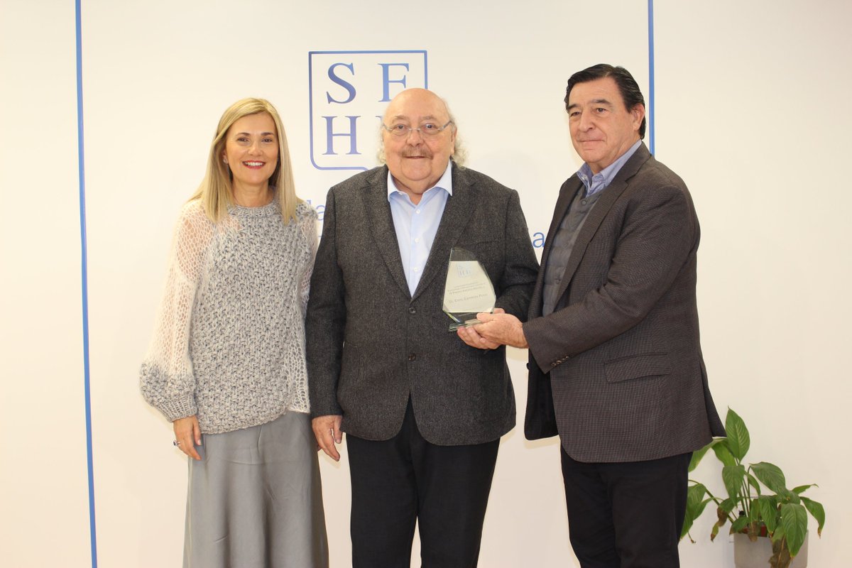 sehh_es's tweet photo. 🏆 La #SEHH entrega su 4º Premio Antonio Raichs al hematólogo Enric Carreras.

👨‍⚕️El doctor Carreras ha dirigido el Registro de Donantes de Médula Ósea, ha sido presidente del Grupo Español de Trasplante Hematopoyético, @GETH_info , y miembro de la junta directiva de la SEHH.

El reconocimiento, que cuenta con la colaboración de Diagnóstica Longwood, lleva asociado un importe económico que será donado íntegramente a @fcarreras 

➕información: #NotaDePrensaSEHH  https://t.co/3AhWhYrEK7
#HematoEnRed #SEHHematología