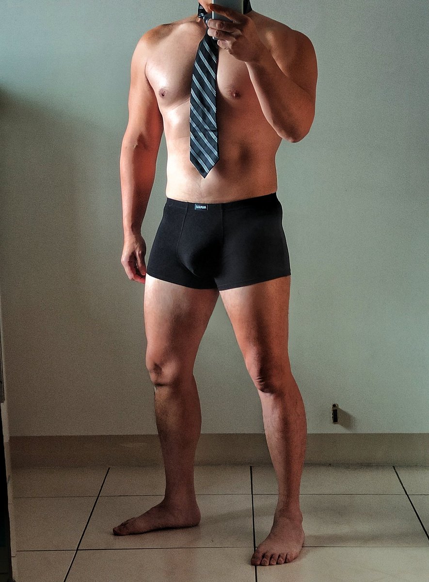 穿回四角，然後天氣冷所以要加件衣服