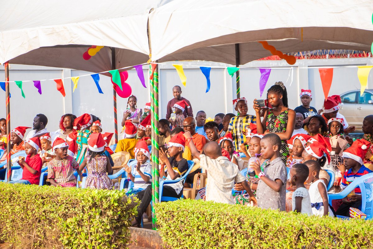 agl_togo's tweet photo. après-midi marqué par des spectacles de marionnettes ; des activités ludiques ; une distribution de cadeaux et un buffet convivial.⬇️ https://t.co/R7qgIKRDx0