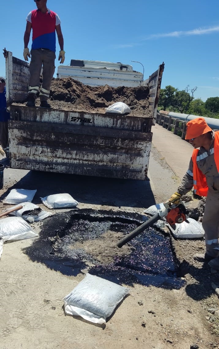 RedSegVial's tweet photo. Atención! #RN168

Vialidad Nacional realizará tareas de transitabilidad en un hundimiento de la calzada próximo a un aliviador ubicado entre El Pozo y La Guardia, sobre la mano a Paraná entre las 8:30 hs y las 11 hs.

▶️ Reducir la velocidad.
▶️ Circular con precaución. https://t.co/z6ZmCxC32a