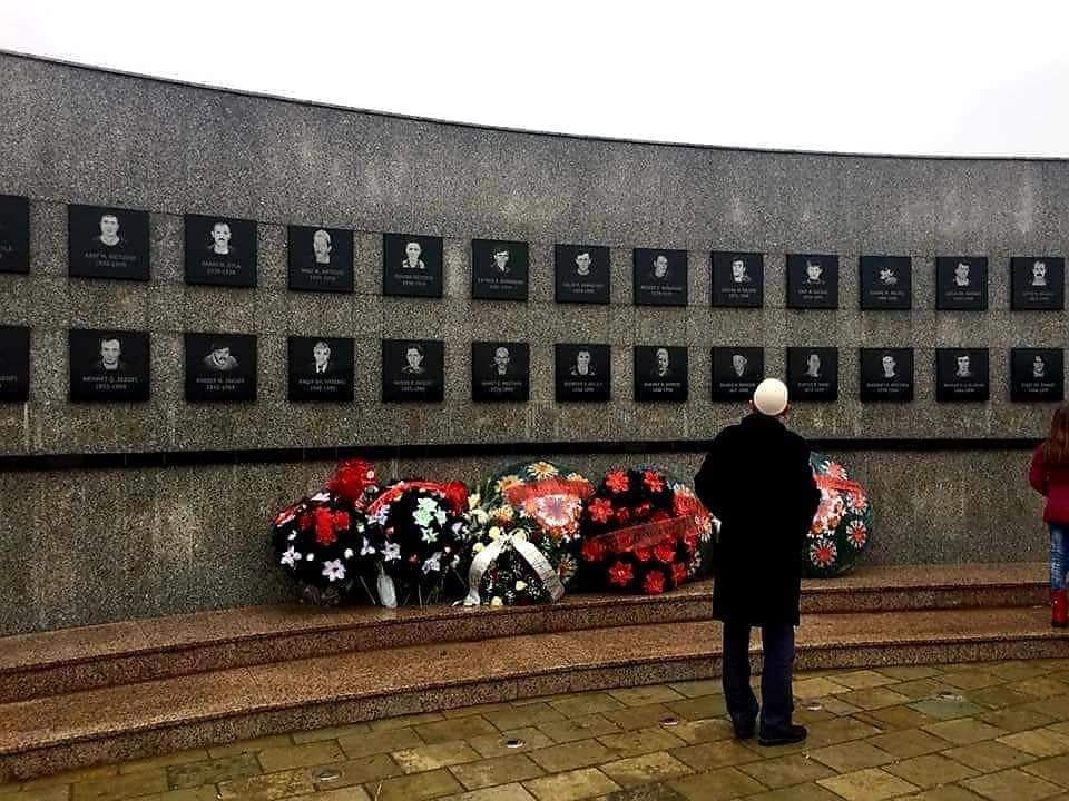 Besnik66's tweet photo. We mark 26 years since Serbia's genocidal regime massacred 45 Kosovo Albanians in Reçak. Serbia bloodied Balkans during the 1990s and is responsible for this. Serbia and the Serbs bear on their backs the burden of the worst crimes against humanity and ethnic cleansing in Kosovo. https://t.co/KGYxakh6pX