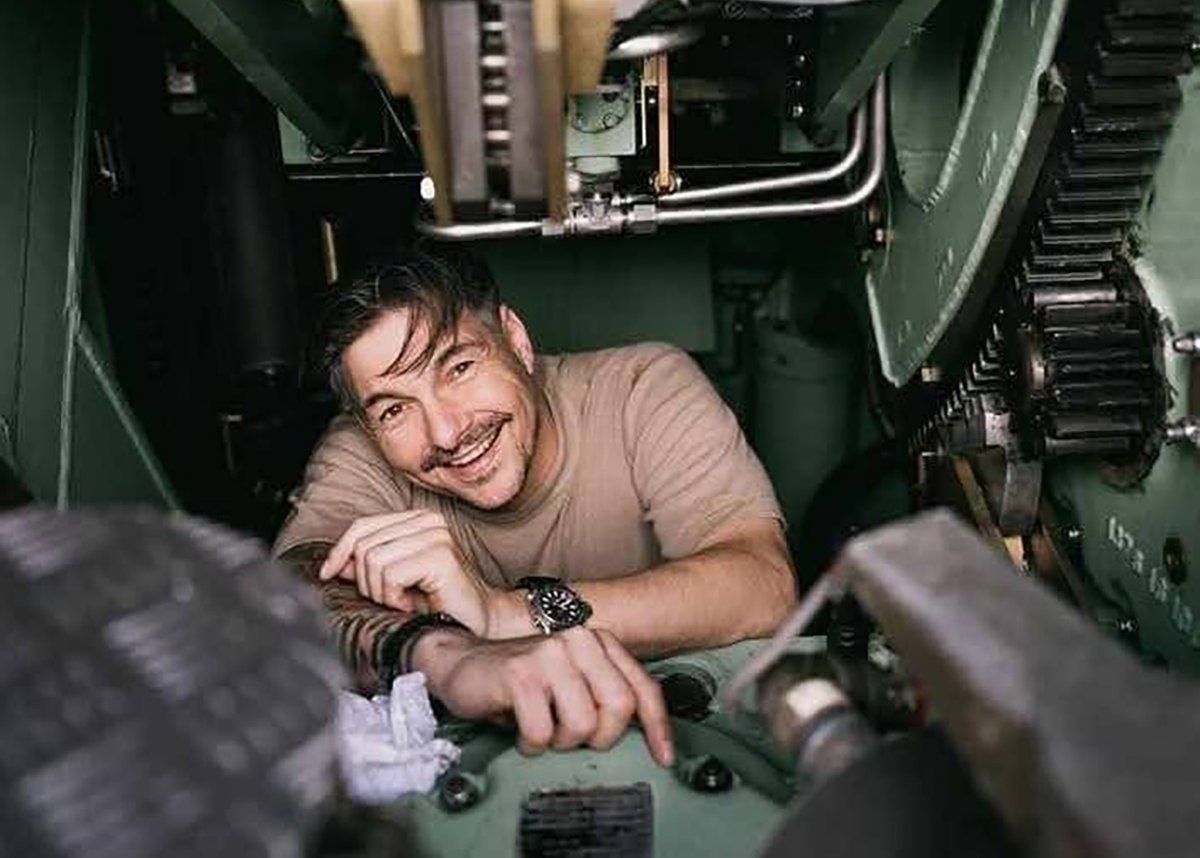 Nok er nok, siger den 47-årige sergent Mikkel Friis Winsløw. Han vil ikke stå model til mere og forlader #dkforsvar med 25 års erfaring i bagagen <a href="/forsvaretdk/">Forsvaret</a> er sparet i stykker, siger han <a href="/Forsvarsmin/">Forsvarsministeriet/Danish MoD</a> #dkpol #dkmedier olfi.dk/2025/01/15/mik…