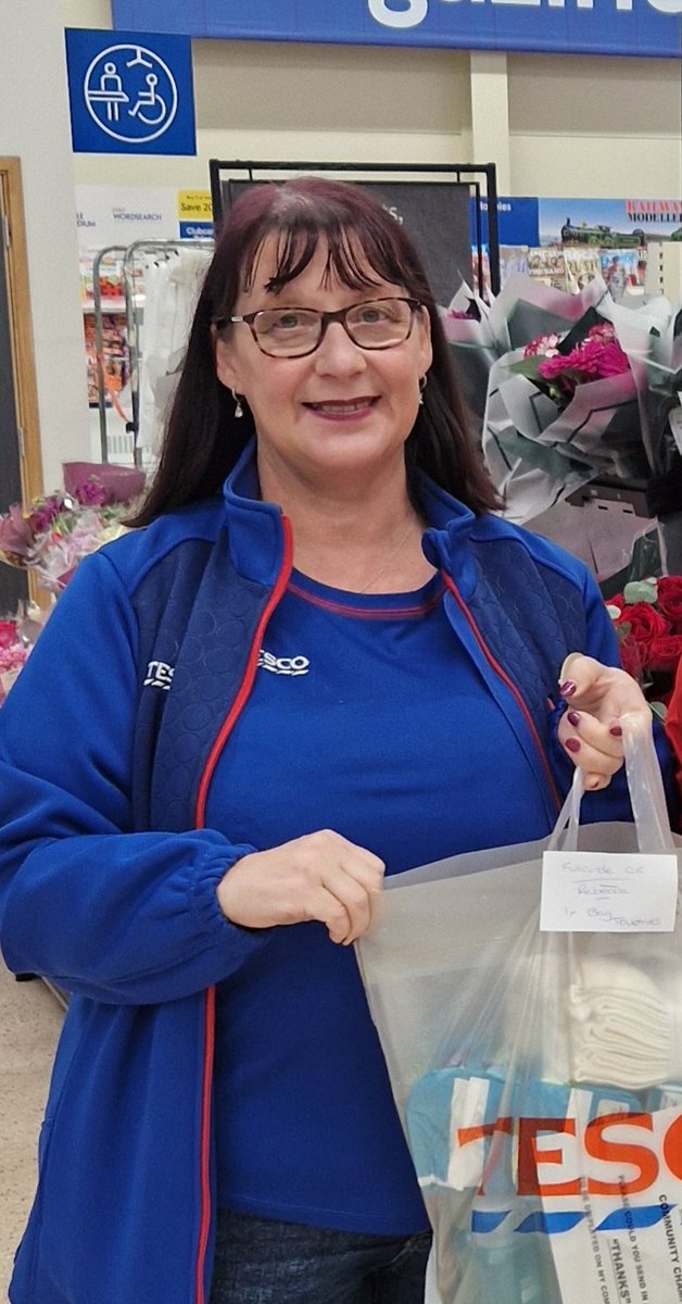 A big shoutout to Community Champion <a href="/SuzetteLynn66/">suzette wright</a>  <a href="/Tesco/">Tesco</a> #Chadderton #Superstore for their wonderful donation of toiletries to our girls' group. This will be a huge help to our members!

#DaretobeYou #Girlsproject #Youthwork