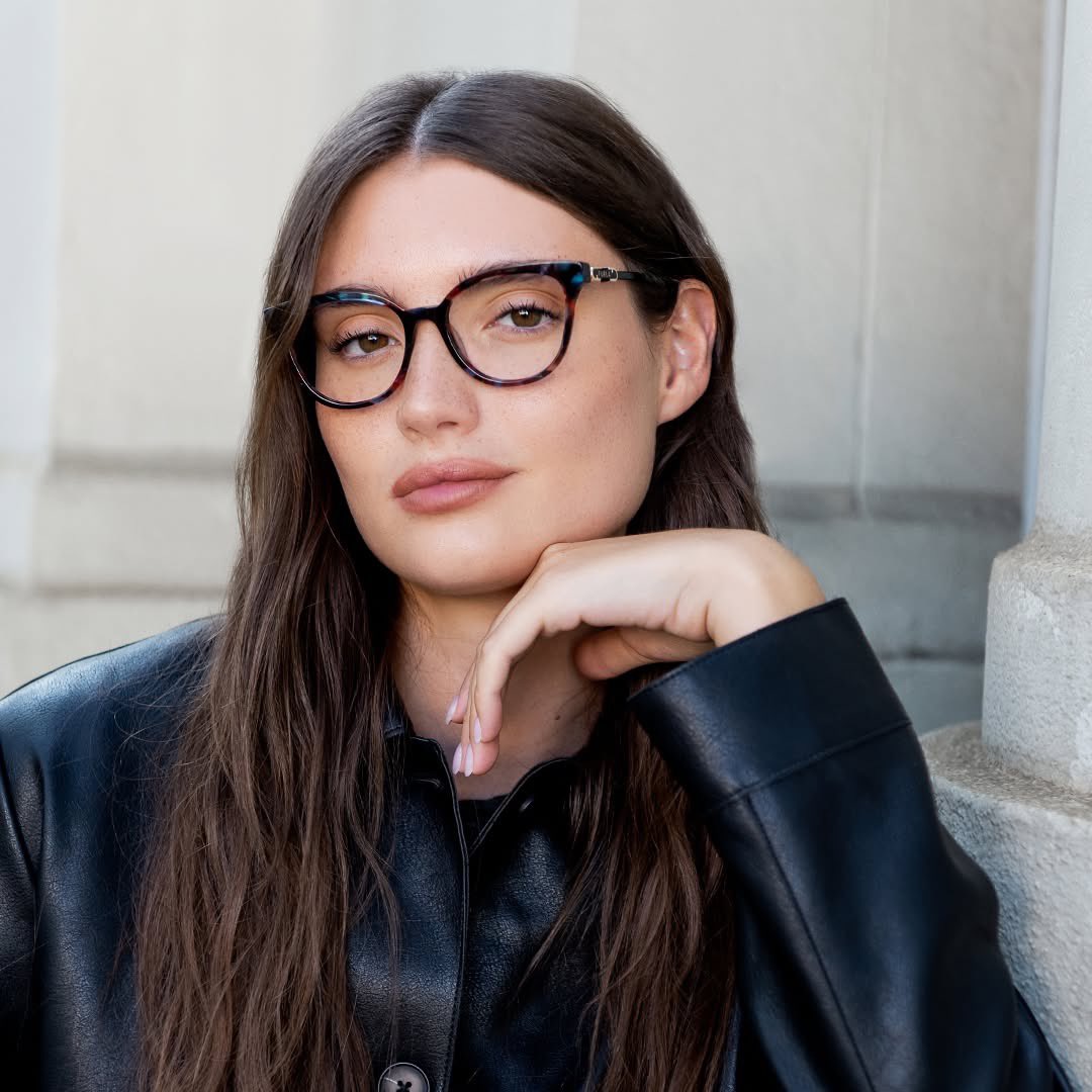 OpticaModelo_IO's tweet photo. That pop of color that makes you shine even on the greyest days. Discover the FW24 #FurlaEyewear Collection.
#FurlaEyewear #FurlaNeverOrdinary #DeRigo #WeShareTheVision #OpticalFrames #Glasses #Oculos #OpticaModelo #Institutoptico #Visão #SaudeVisual #oseuóticodefamilia https://t.co/bP27PrYjlb