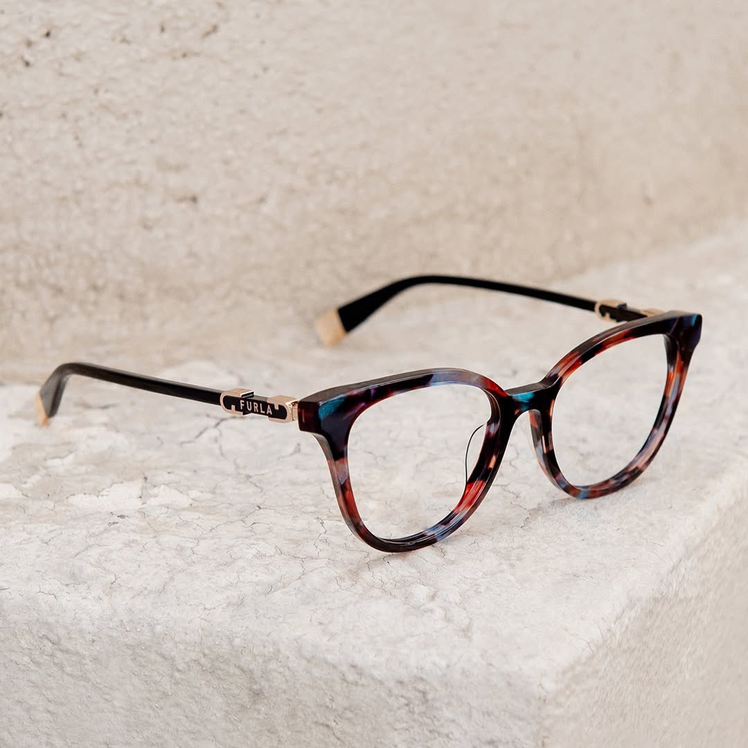 OpticaModelo_IO's tweet photo. That pop of color that makes you shine even on the greyest days. Discover the FW24 #FurlaEyewear Collection.
#FurlaEyewear #FurlaNeverOrdinary #DeRigo #WeShareTheVision #OpticalFrames #Glasses #Oculos #OpticaModelo #Institutoptico #Visão #SaudeVisual #oseuóticodefamilia https://t.co/bP27PrYjlb