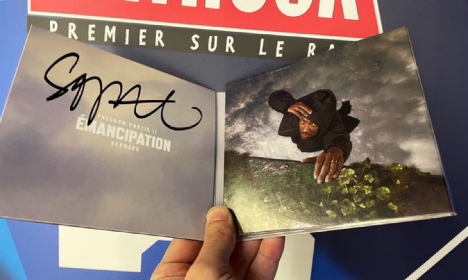 🔊SkyrockDédicace (12h-16h) 
t’offre le 📀 DÉDICACÉ de <a href="/Sopranopsy4/">Soprano</a> 

RT/FOLLOW et TWEET avec le #AmidiCestMehdi pour participer 

👉Tirage au sort 16h 

Bonne chance 🤞

#Concours