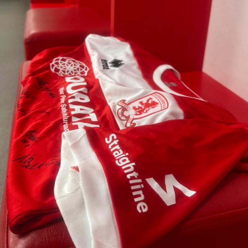 BoroWomen's tweet photo. Want to win a 𝘀𝗶𝗴𝗻𝗲𝗱 #Boro shirt? 🔥

We’ve teamed up with our partners @StraightlineNE to give away a signed shirt 🙌

For a chance to win, follow us on TikTok @borowomen and leave a comment on our giveaway post! 📲

Entries close Friday 17 January 🗓️

#UTB #UTBW