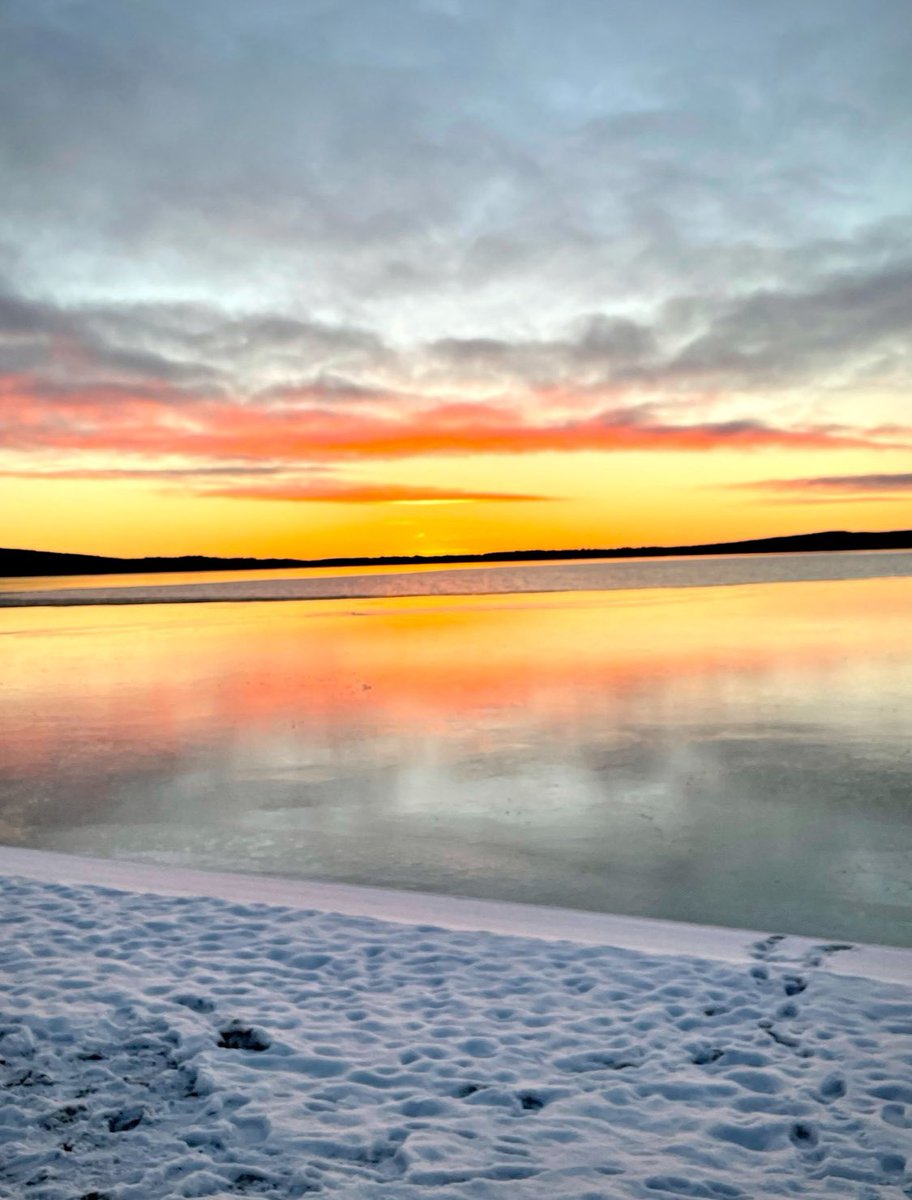 Livojärvi in Posio. The lake is also called the Lapland Riviera. #tousandoflakes #posio #frozenlake #naturephoto #pure-nature #lapland #sunset