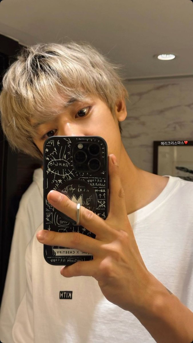 cyhourly's tweet photo. 엑소 박찬열  #CHANYEOL #찬열 https://t.co/zEYpJHOsLp