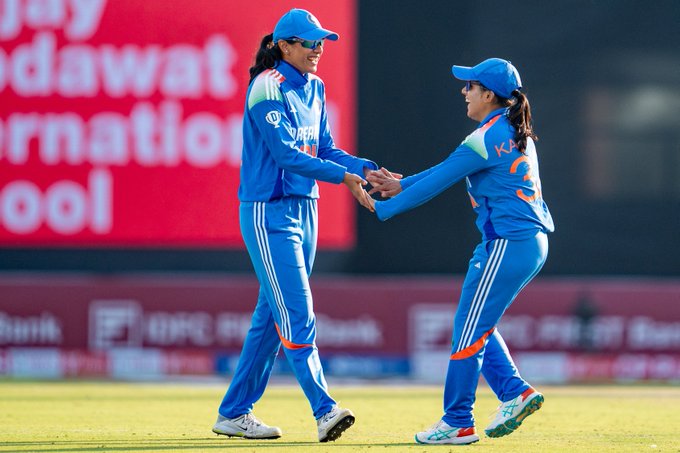 India beat Ireland by the massive margin of 304 runs! 🇮🇳 📹 Credits: Twitter/BCCIWomen