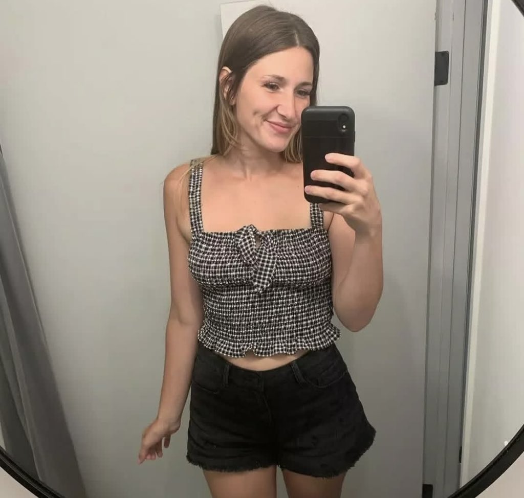 EmmaLpbx's tweet photo. ⛔ ATTENTION ⛔ 

Les 100 premiers qui like et RT auront un 🎁 en DM✅ https://t.co/UtIVmzwNre