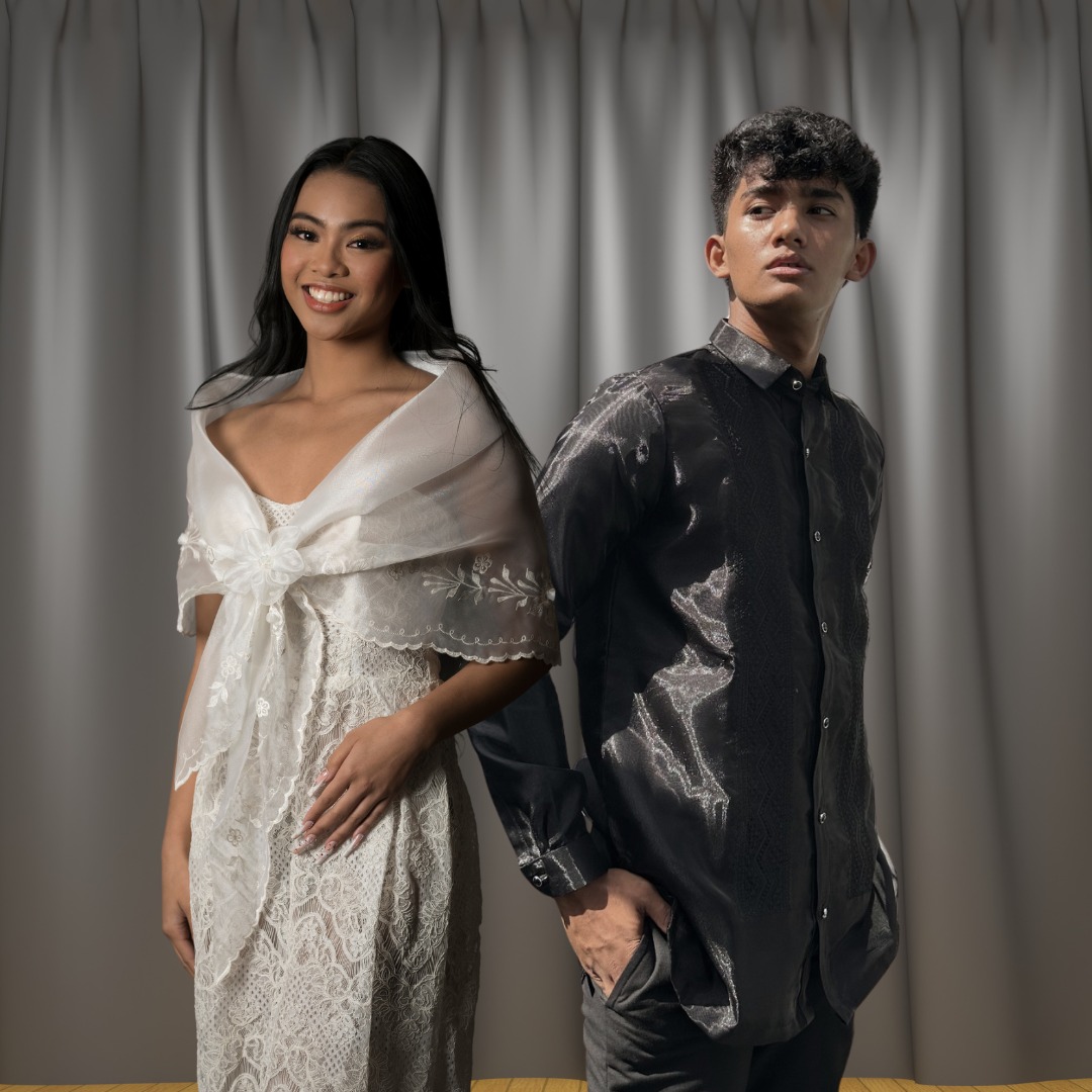 barongsrus's tweet photo. For the perfect match in timeless elegance: our Black Barong Tagalog 3095 for him and Off-White Alampay 5680A for her.  Classic, stylish, and made to impress—whether it's for a wedding or a formal event.
 https://t.co/7QWUzY2aMu
#BarongTagalog #FilipinoFashion #BlackBarong https://t.co/wPeDvN518W