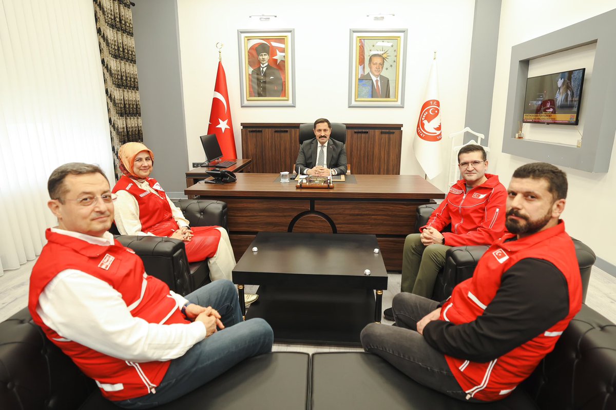 Genel Başkanımız Prof. Dr. Fatma Meriç Yılmaz, Hatay Valisi Mustafa Masatlı’yı makamında ziyaret etti. 

Görüşmeye Afet Yönetimi ve İklim Değişikliği Genel Müdürümüz Kurtuluş Açıksarı, Hatay İl Merkezi Başkanımız Hüseyin Kimyonoğlu ve İl Merkezi Başkan Vekili Burak Kimyon da