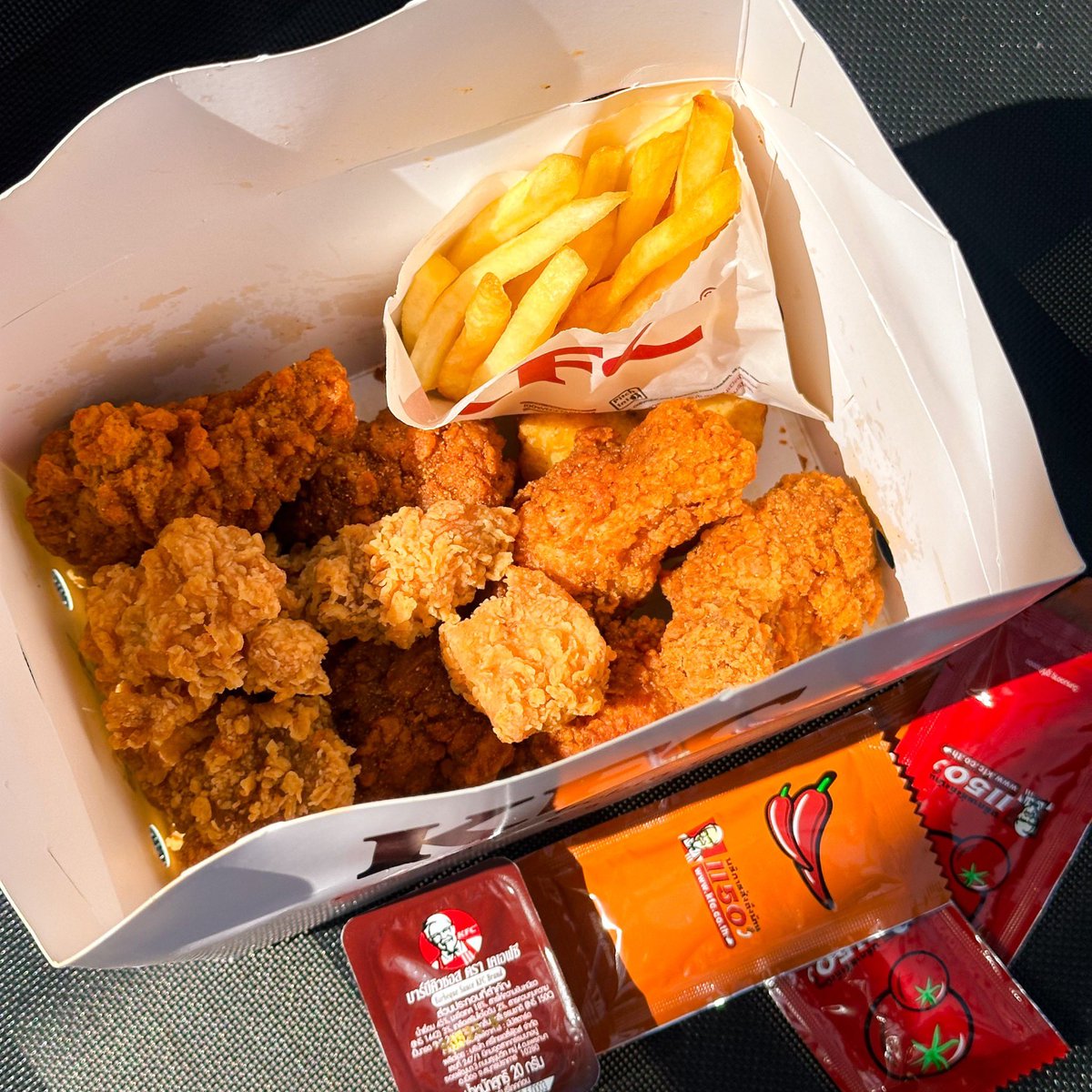 สุขใดเล่าเท่า KFC ลดราคา แกร็บฟู้ดสานฝันคนรักไก่ทอดมากกกกกก 🥹🍗 

KFC แกร๊บสแน็ค ลดเหลือ 149 บาทททท ❗️  
ปล. ใส่โค้ด 𝗞𝗙𝗖𝟭𝟬𝟬 ลดเพิ่มอีกสูงสุด 100 บาท รีบกดสั่งเลย ในแกร๊บฟู้ดเท่านั้น https://t.co/zFQxAISwIX