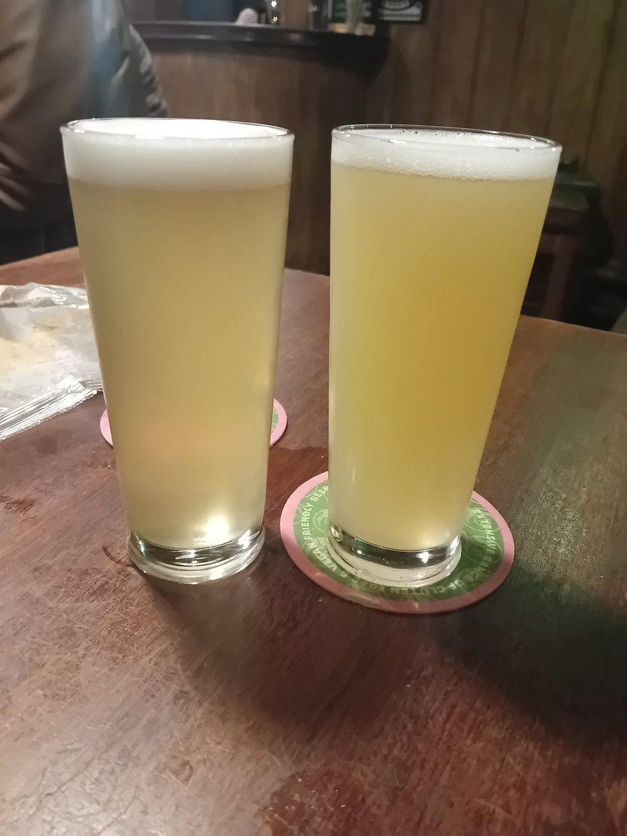 WraggysR's tweet image. Over at the Crown Inn Beeston and on the Craft Beer Keg lines were @thornbridge Crux Hazy Pale Ale &amp;amp; also @HowlingHops Tropical Deluxe Session Pale Ale,  both going down a treat.

#thornbridge
#howlinghops 
#crowninnbeeston