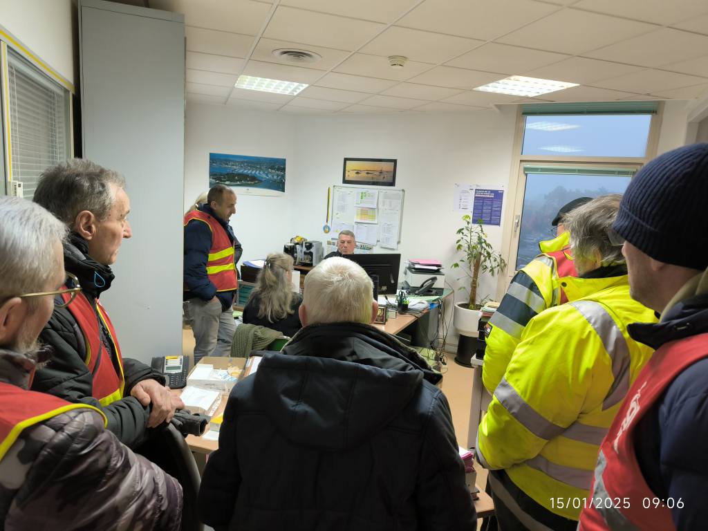 ULCGTDUNKERQUE's tweet image. Une belle délégation CGT a accompagné notre secrétaire Générale Christelle lors de son entretien de reprise à la ville de Grande-Synthe qui fait suite a l'attaque sur son mandat.
RDV le 24 janvier ✊✊
@DamienCAREME @BeyaertMartial