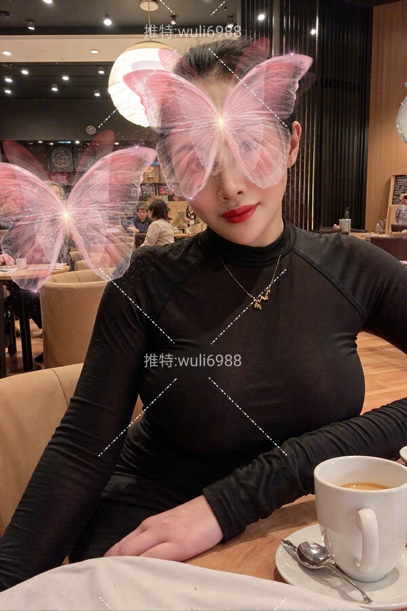 和一个朋友聊点事，晚上又睡不着了，给我点杯咖啡，瞎搞，嘻嘻 https://t.co/PlF01lOwTd