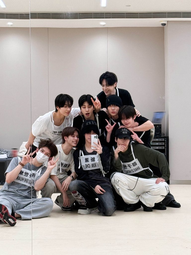 gyuljunie's tweet photo. MY FAMILY 🤍🤍🤍 https://t.co/3keX0DIH45