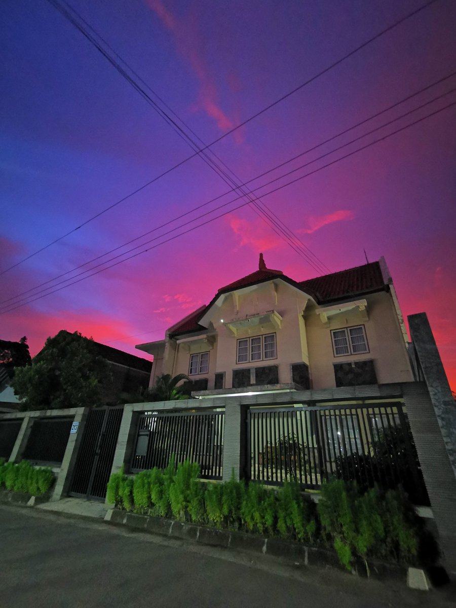 YogyakartaCity's tweet photo. Senja Jogja 15 Januari 2025 😍
Lokasi Jl. Getsemani Condongcatur Sleman https://t.co/eb7cs1LaTY