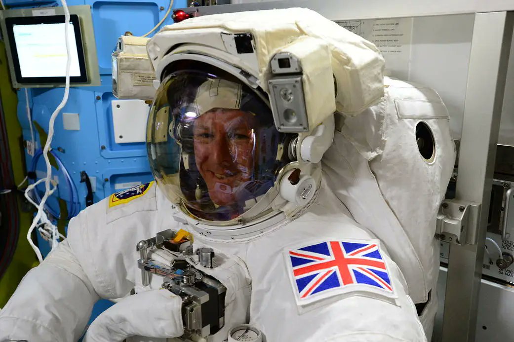 spacecentre's tweet photo. 🧑‍🚀 #OnThisDay in 2016 Britain's first @esa astronaut @astro_timpeake took part in a spacewalk.   

🥇 He became the first Brit to spacewalk outside the ISS. https://t.co/8hR1uPSFI0