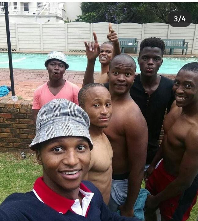 Al_Rocacino's tweet photo. @vitalle_moyo WAAAAAAASSSSSHA!Nang’lo mngqemane om’funayo…usase #Fresh2Def 🤣🤣…Happpy birthday nkunzi 🦬 🥳🎉🎆🎇Aw’qhubeke ukhuphuke kule mpilo 🍻 https://t.co/h5oT9NPSde