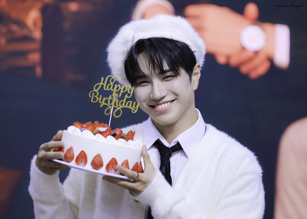 more_boogie's tweet photo. 🎂Happy Birthday TAEHWAN❤️🐾🎂

#VANNER #배너
#TAEHWAN #태환
#HAPPY_TAEHWAN_DAY https://t.co/ucnQ0w2FAz