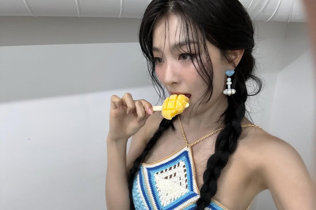 siulgi's tweet photo. “Wrapped in shades of blue, with braids that dance in the wind, I savor each moment like an ice cream on a warm day.” There’s something magical about the simple joys—filling my soul with colors, coolness, and a little bit of sweetness today! https://t.co/nMEF13M0pG