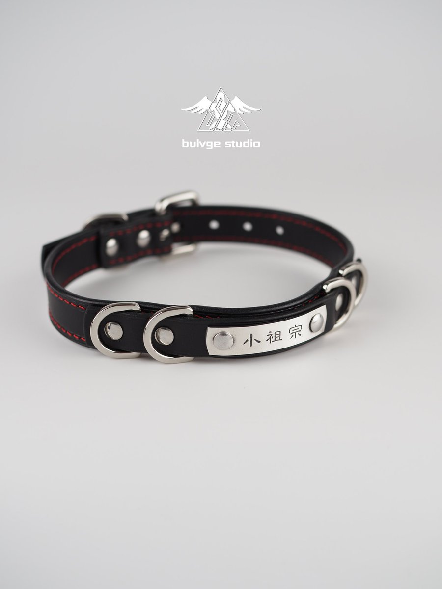 bulvge_studio's tweet photo. 纯银狗牌，黑红经典配色，项圈定制

#项圈定制 #小众饰品 #字母圈 https://t.co/PGCTxSkpov