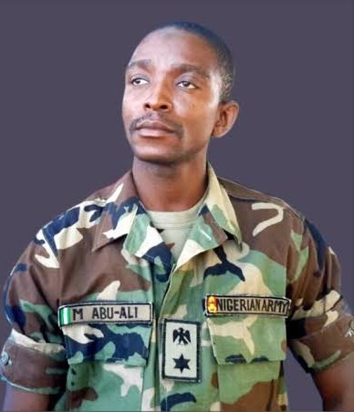 GallantDaletian's tweet photo. HONOUR, COURAGE AND SACRIFICE: 

THE STORY OF LATE  COL M ABU ALI.    2

A STORY OF BRAVERY, COURAGE AND SACRIFICE.

People don't really talk about the late col Abu-Ali enough. Without him, there might not be a peaceful Nigeria today. Because if the Boko Haram terrorists had taken over Maiduguri Metropole, that would have been the end of it all.
He came to the frontline when virtually the whole of Maiduguri was living in fear,
