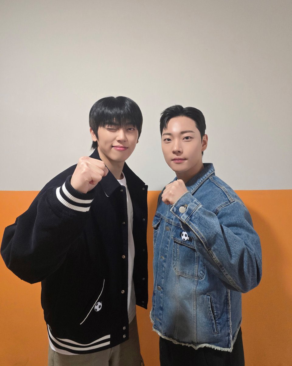 PC11161224's tweet photo. 스테를 집에 돌아오게 하는 놀라운 방법!!

박창 셀카띄우기 https://t.co/I9DA23Rlhg