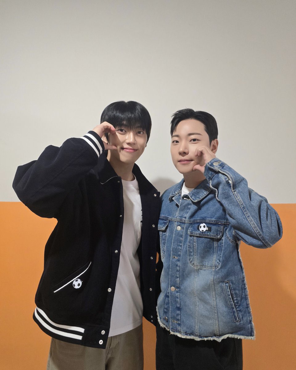 PC11161224's tweet photo. 스테를 집에 돌아오게 하는 놀라운 방법!!

박창 셀카띄우기 https://t.co/I9DA23Rlhg