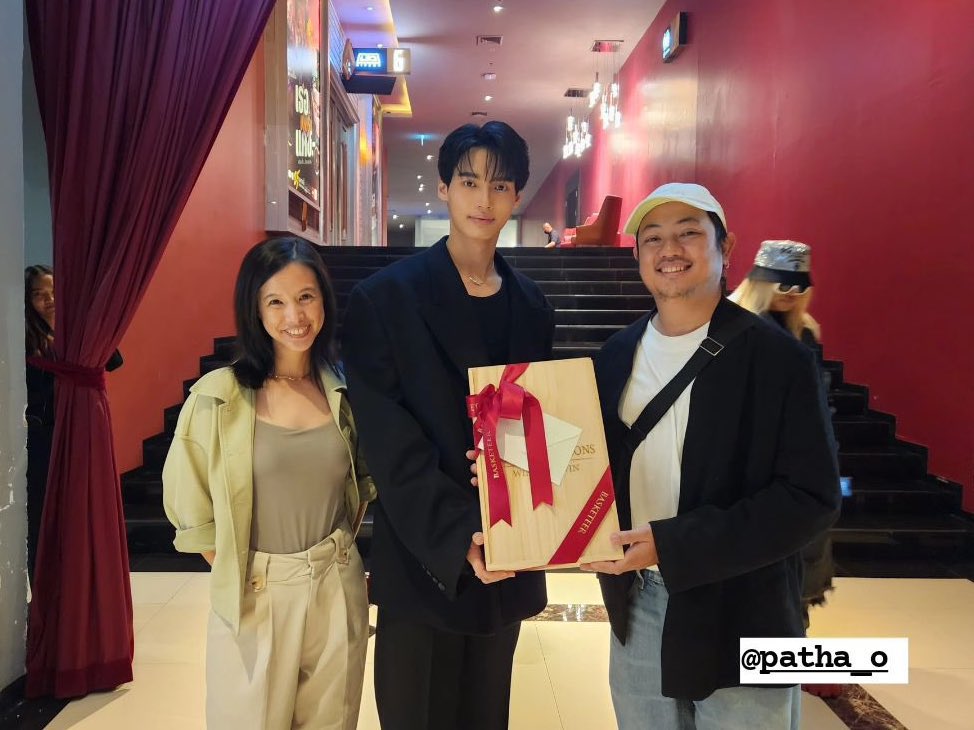 nantoqa's tweet photo. The holly trinity 😂😂😂😂
@winmetawin #winmetawin #parbdee https://t.co/QH5oVEwEd2
