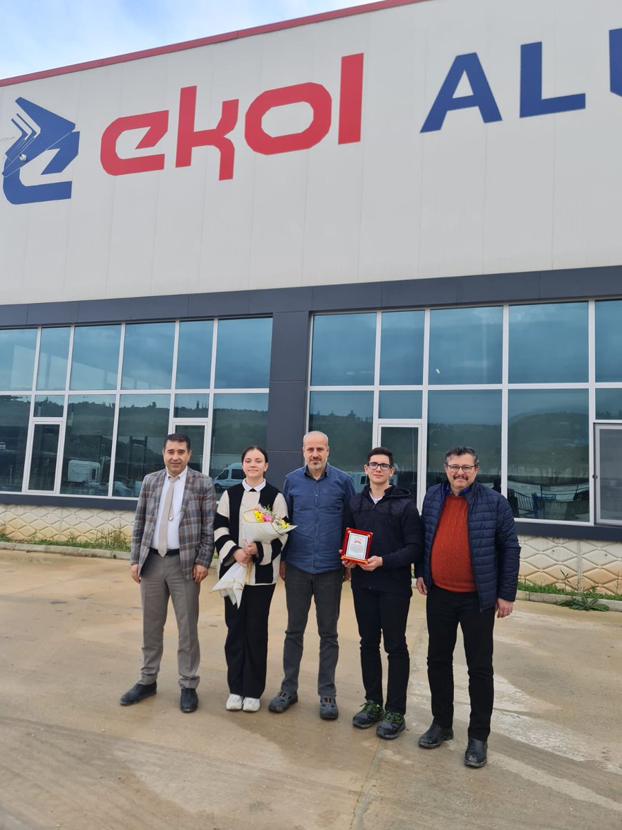 fuatagdag's tweet photo. BİL-EN programı Sayın Suat UZUNAL Okulumuzun güvenliği için sağladığınız güvenlik kameralarıyla öğrencilerimize daha huzurlu bir ortam sundunuz. Eğitime olan destek ve duyarlıl��ğınız için minnettarız. @sefikaygol @MustafaSamiAkyl @OsmKaymakamligi https://t.co/6dcv00buUE
