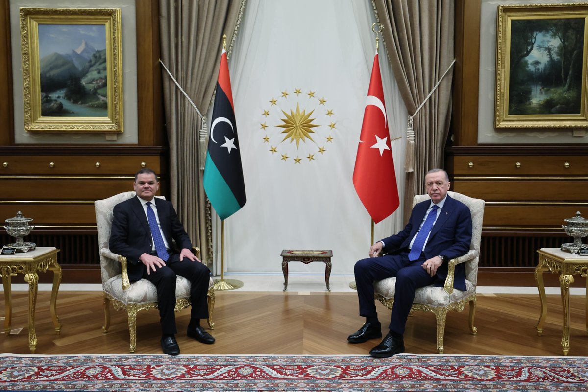 Akparti's tweet photo. Cumhurbaşkanımız Recep Tayyip Erdoğan, Cumhurbaşkanlığı Külliyesi'nde Libya Başbakanı Abdulhamid Dibeybe'yi kabul etti. https://t.co/2pEn9Su4BR