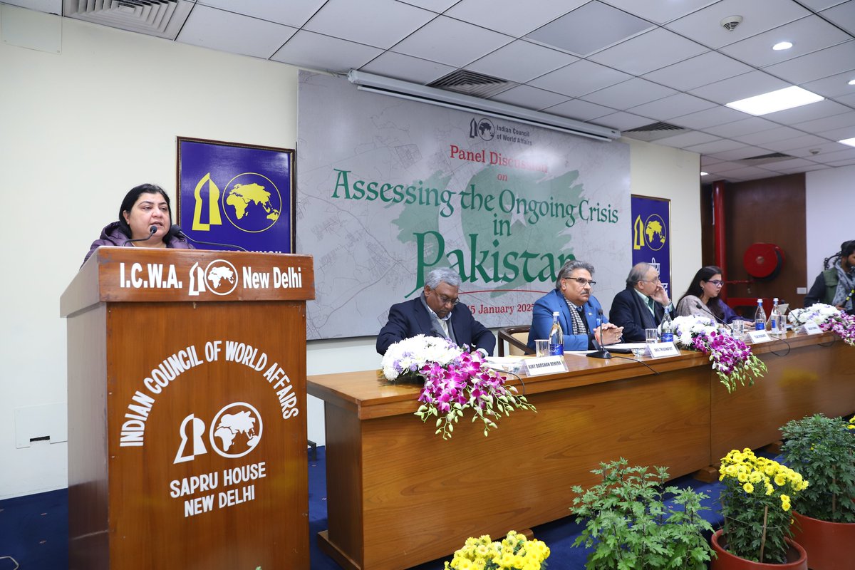 ICWA_NewDelhi's tweet photo. #ICWA held a Panel Discussion on "Assessing the Ongoing Crisis in Pakistan" today at #SapruHouse. It was chaired by Amb. Anil Trigunayat @aniltrigunayat, former Ambassador to Jordan and Libya and High Commissioner to Malta. Shri Tilak Devasher @tilakdevasher1, Author and Member, National Security Advisory Board; Prof. Ajay Darshan Behera @adbehera, Jamia Millia Islamia University @jmiu_official and Dr. Shalini Chawla @shalinichawla04, Distinguished Fellow, Centre for Air Power Studies (CAPS) @CAPS_INDIA were the panellists. At the discussion, welcome remarks were delivered by Nutan Kapoor Mahawar, Additional Secretary, ICWA.

Read full text of Remarks by AS, ICWA 👉 https://t.co/Q2y902R77S